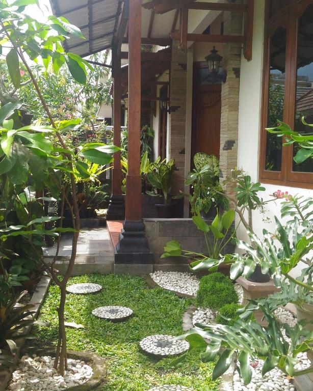 Griya Kedasih Guesthouse Yogyakarta Exterior photo
