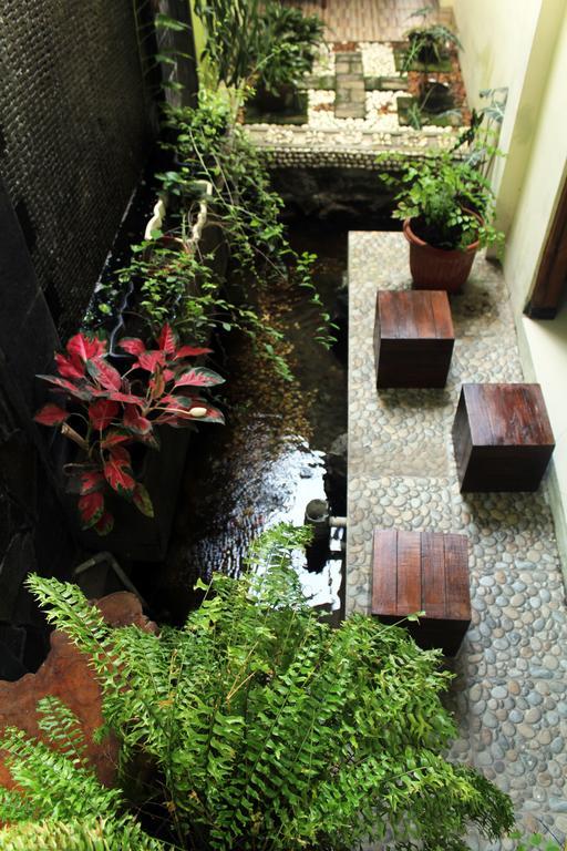 Griya Kedasih Guesthouse Yogyakarta Exterior photo